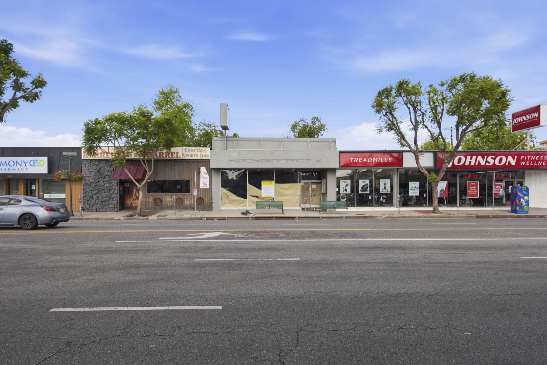 Van Nuys Blvd street view with The Barrel Tavern, 4553 storefront, Treadmills, and Johnson Fitness storefronts